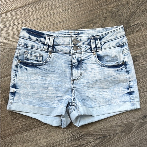 Blue Spice Juniors Light Blue Denim Shorts - Picture 1 of 4